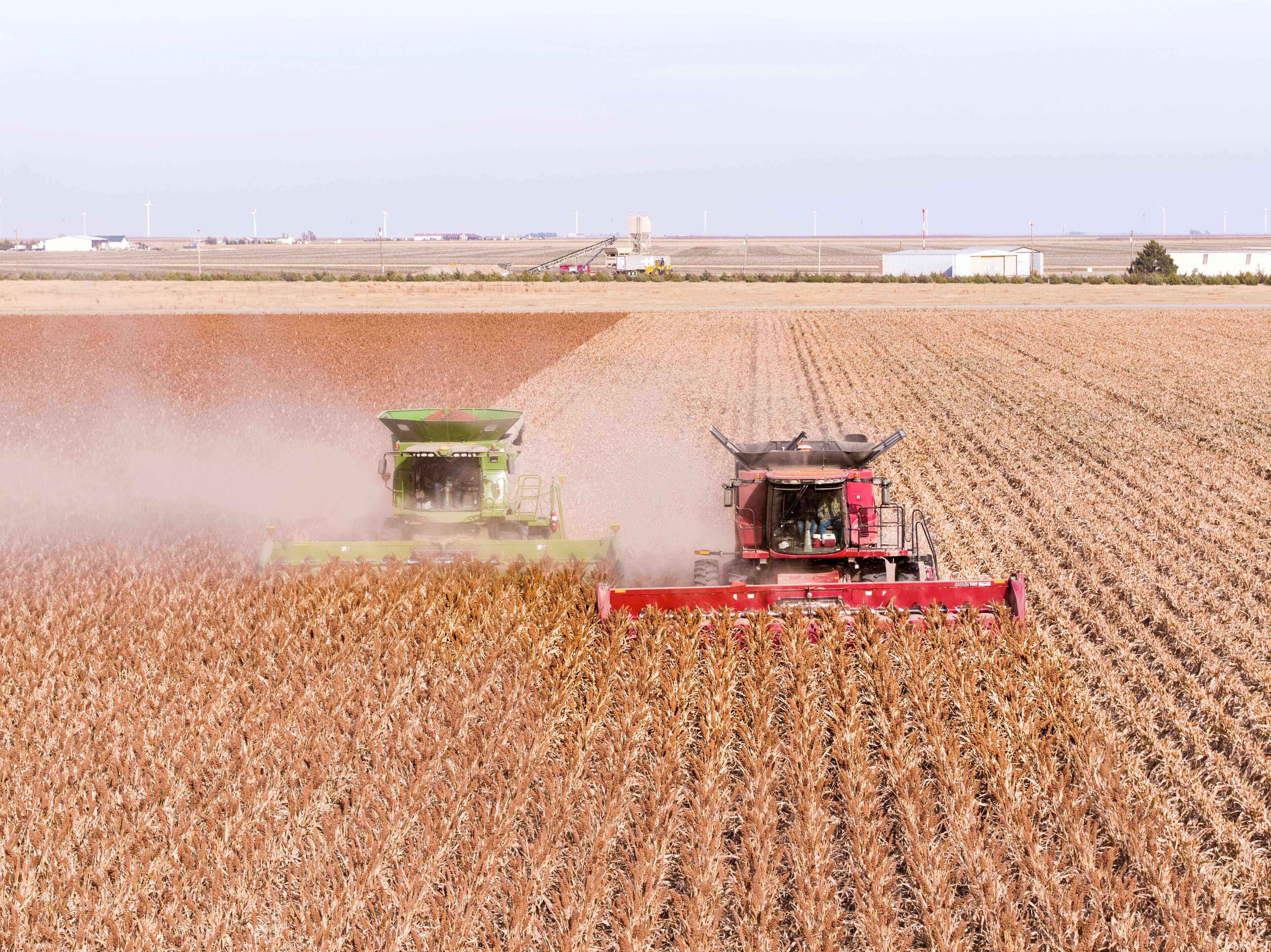 John Deere and Case IH combines with ARRO.